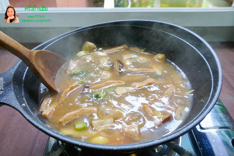 fried noodles in j chinese vegetarian gravy sauce 15