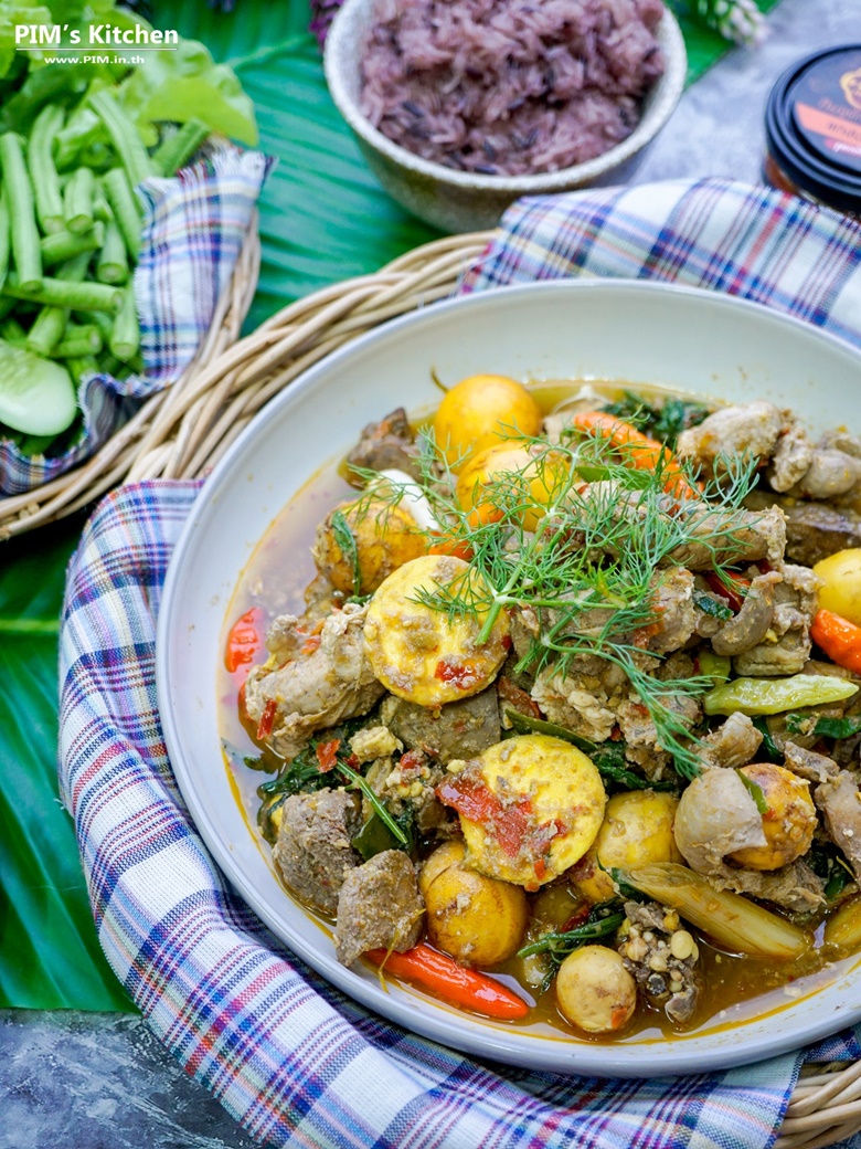 steamed chicken giblets in pot 02