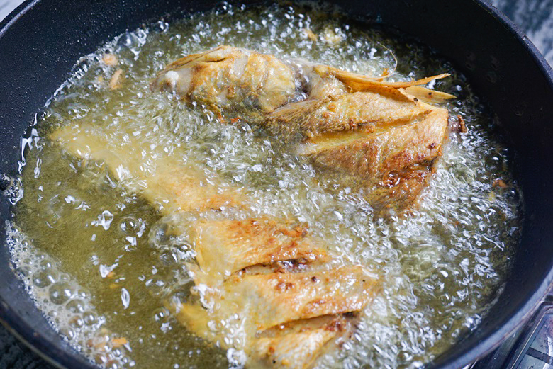 deep fried thread fin fish with turmeric 11