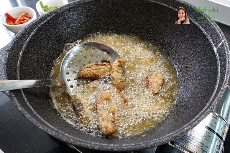 fried mackerel with garlic and pepper 07