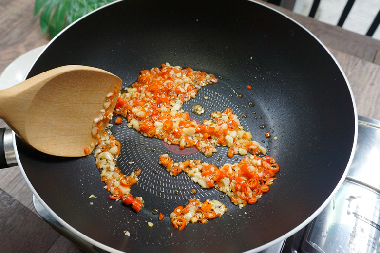 fried tofu with guilin chilli sauce 10