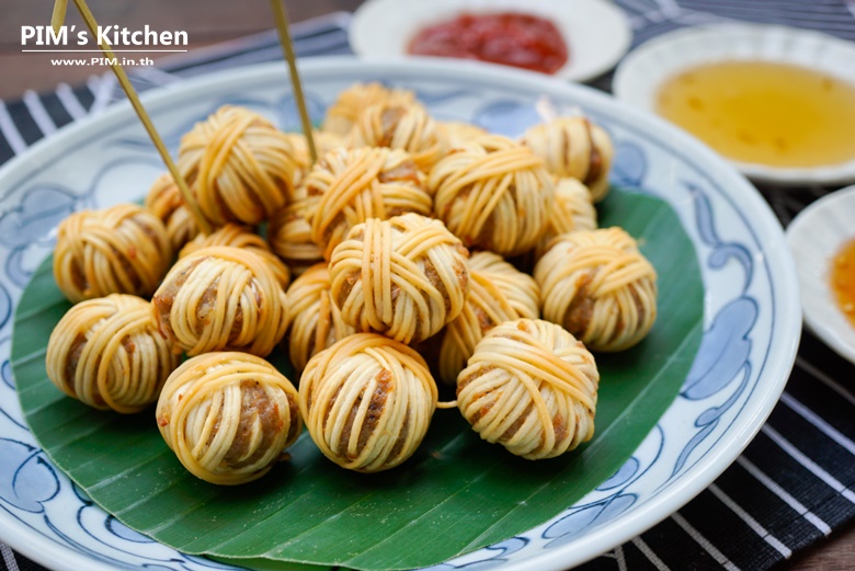 deep fried minced pork rolled with yellow noodles 03